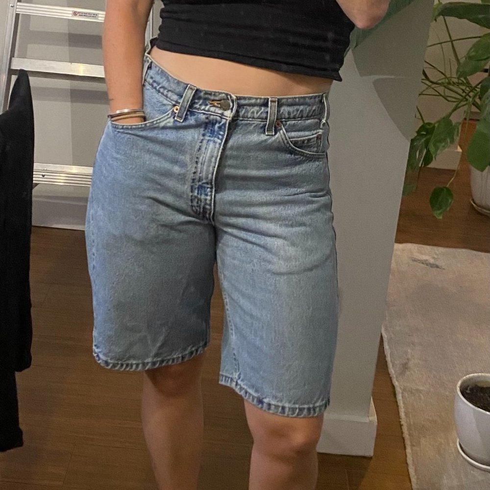 Vintage Levi Mid Shorts